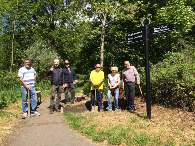 TQ9 Volunteers in the Town Quarry area in the sunshine