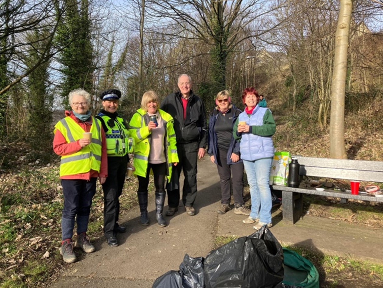 BEG-Feb1 Volunteers taking a well earned break during a litter pick in the quarry area.