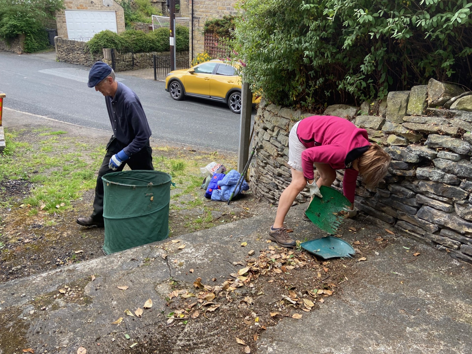 Work in the villages to control shrubs, brambles, branches and grasses.